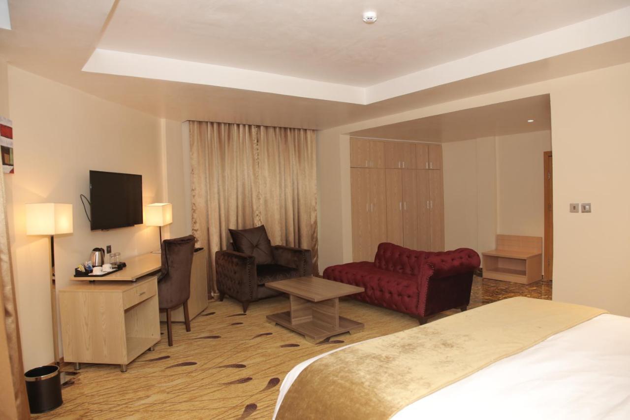 Bon Hotel Elvis Mobushipe Dış mekan fotoğraf